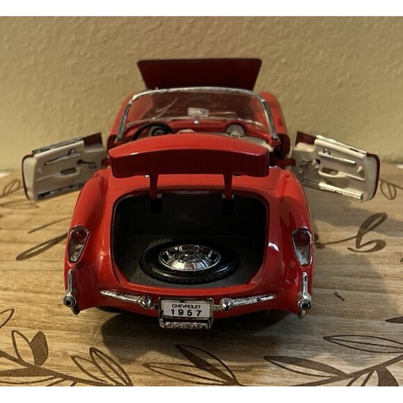 Road Tough 1957 Chevrolet Corvette Convertible Die Cast Metal 1:18 92018 - Picture 14 of 16